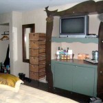 squaw-3 Rooms at Squaw Valley Inn are modern and comfortable.