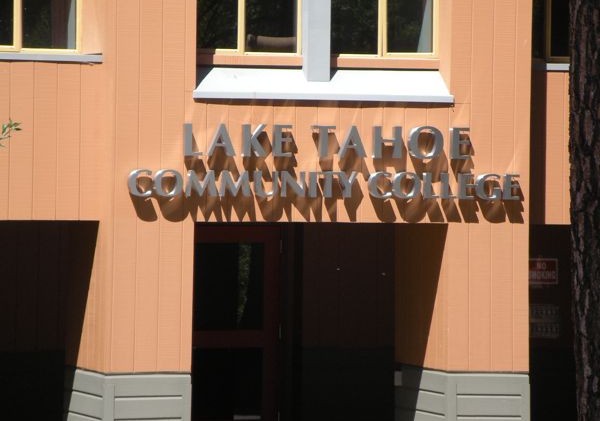 Barnes & Nobles’ troubles filtering to LTCC’s bookstore