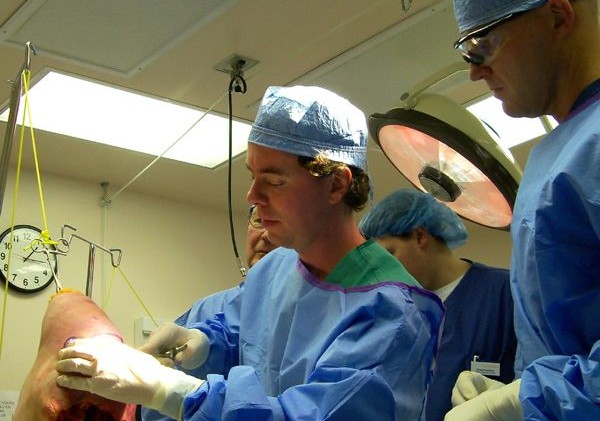 Tahoe docs teach intricate orthopedic surgery techniques