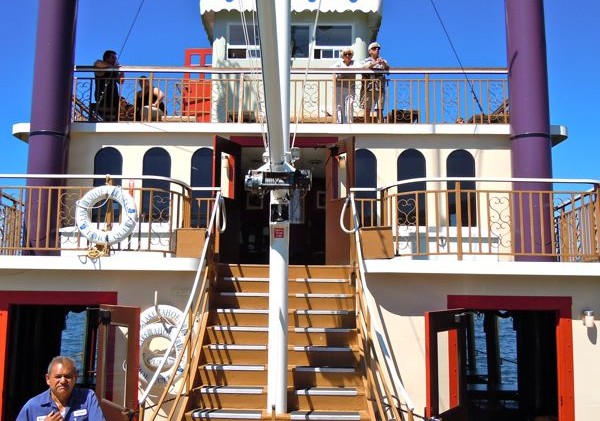 Sunny weather launches tourism season in Lake Tahoe