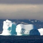 iceberg Smaller iceberg drifting in Cumberland Sound. Photo/Alex Forrest