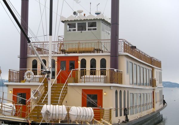 Boat shuttle takes skiers from S. Tahoe to Incline and back
