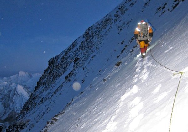 What it takes to climb Everest with no oxygen