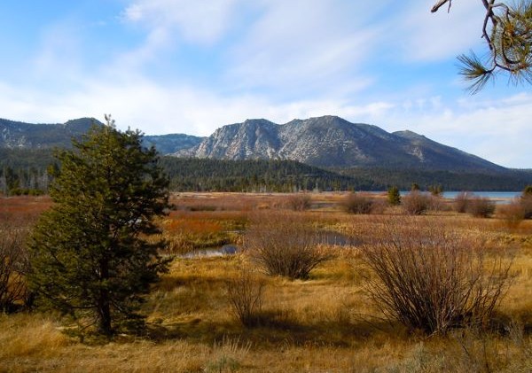South Shore’s 2 best known lakes on 1 easy hike