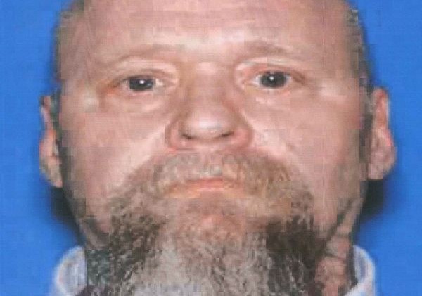 Felon on the loose in Douglas County