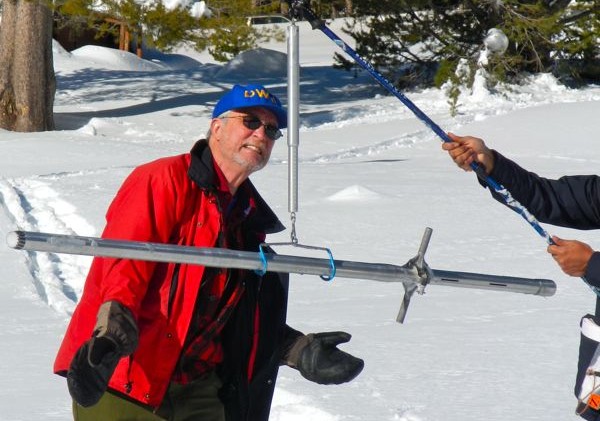 CA snowpack water content 33% above average