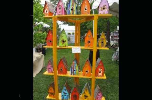Park putting on birdhouse building program