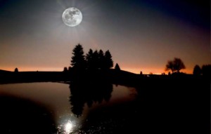 Sunday will be a supermoon. Photo/Huffington Post