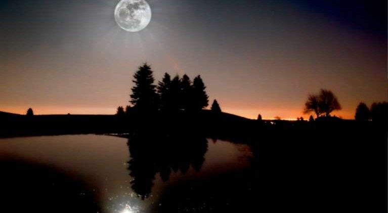 Supermoon to dance across the sky Sunday