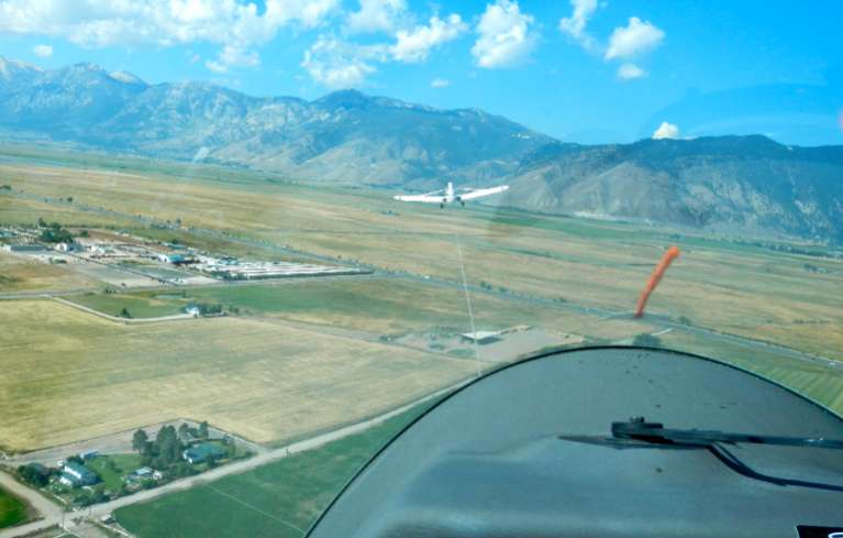 A Piper Pawnee tows the glider to an elevation where it can fly on its own. Photos/Kathryn Reed