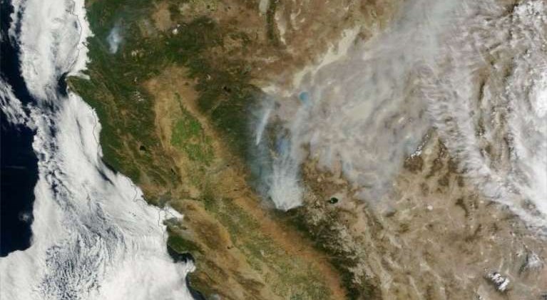 Dangerous smoke cancels South Lake Tahoe air show; health officials say stay inside