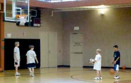 Youth basketball leagues at Kahle