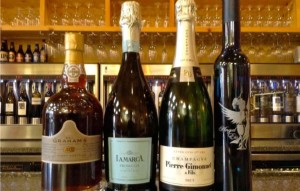Dessert and sparkling wines are perfect on Thanksgiving. Photos/Apres Wine