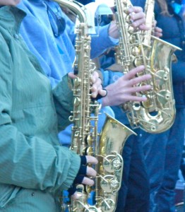 Playing without the assistance of gloves.