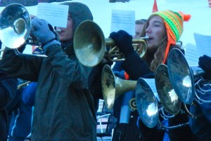Stephen Ramaley is bundled up to play in below freezing temps. Photo/Kathryn Reed