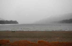 Snow and rain falls at Donner Lake on Jan. 11. Photo/LTN