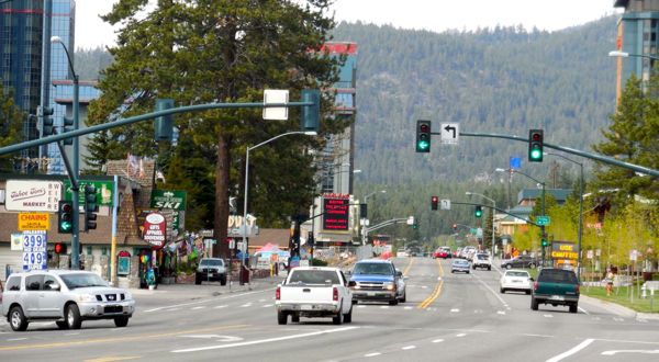 Streetlights are no longer in the middle of the road. Photo/Bill Kingman