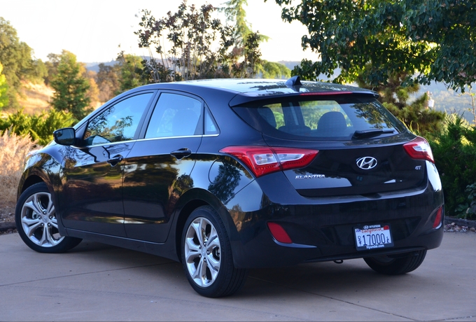 Hyundai continues to improve Elentra. Photos/Larry Weitzman