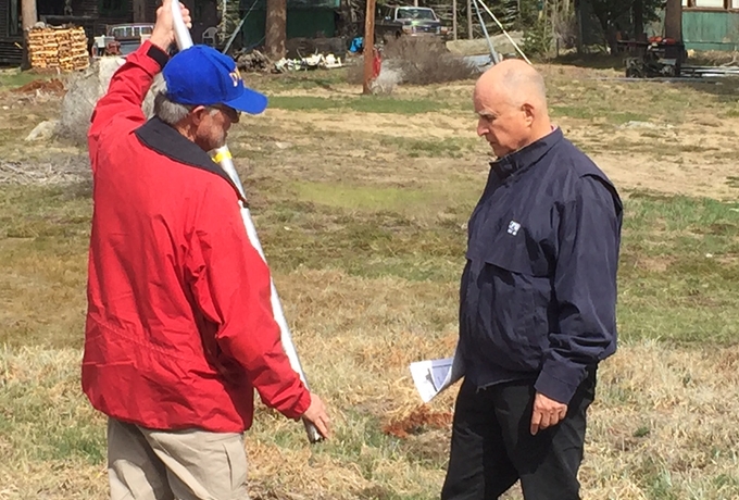 Frank Gehrke with the state Department of Water Resources, left, tells Gov. Jerry Brown, on April 1 how his tool would be used in a normal snow year. Photo/Susan Wood
