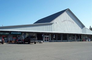 In 2004, the building was a nondescript blue. Photo/Bill Kingman