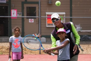 ennis Pro Rob Wheatley helps Bryant Pakes learn the volley while Kayden Pakes watches. Photo/Carolyn E. Wright/Copyright