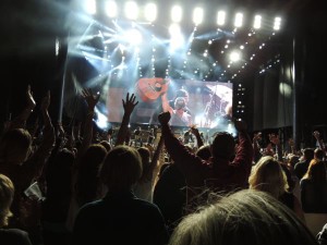 Kenney Chesney creates a party atmosphere at Harveys.