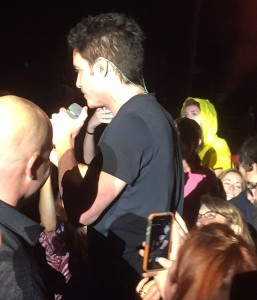 Pat Monahan sings his way through the aisles at Harveys.