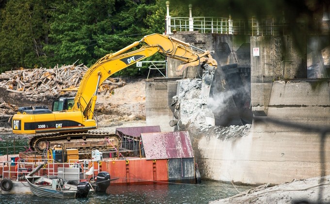 Ex-federal official: Dams are ‘dinosaurs’