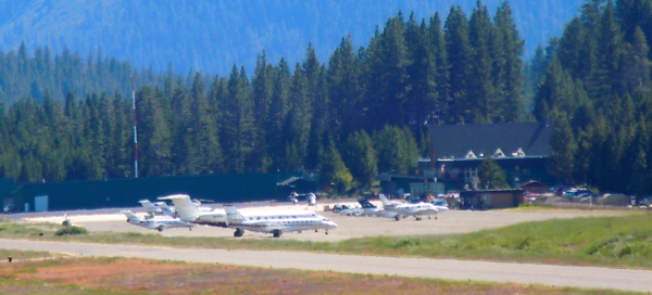 S. Lake Tahoe picks airport plans with flexibility