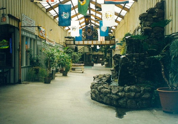 Then and now: Round Hill mall changes