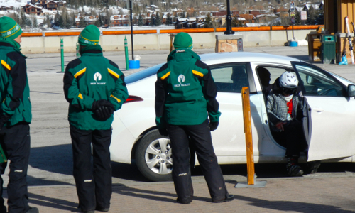 Valet service at Deer Valley includes multiple people helping unload a vehicle. Photo/Kathryn Reed
