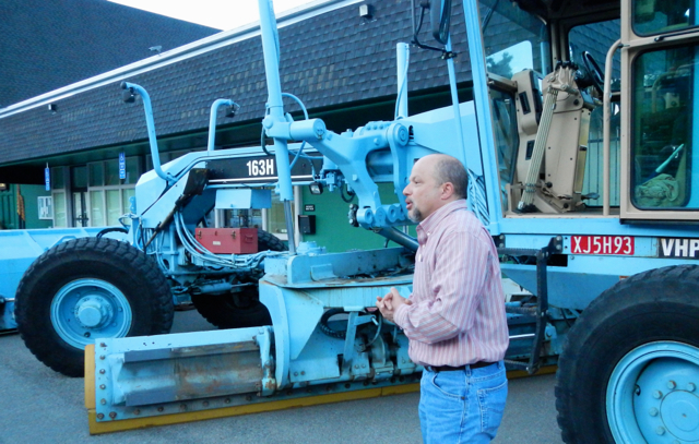 Azril Kalik with South Lake Tahoe explains snowplow operations. Photo/Kathryn Reed