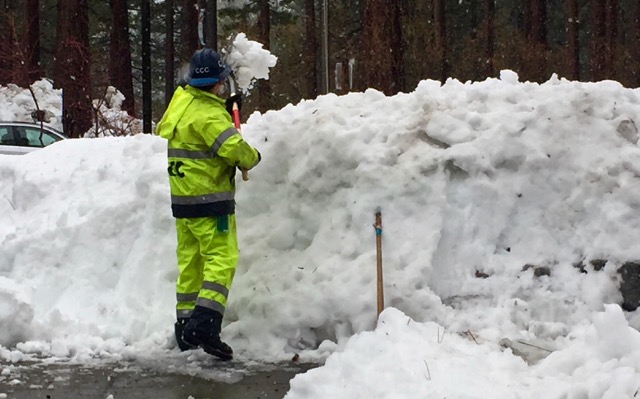 California Conservation Corps members help Lake Tahoe Community College on Jan 18 with snow removal. Photo/LTN