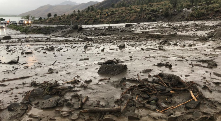 Mudslide halts traffic on Hwy. 395